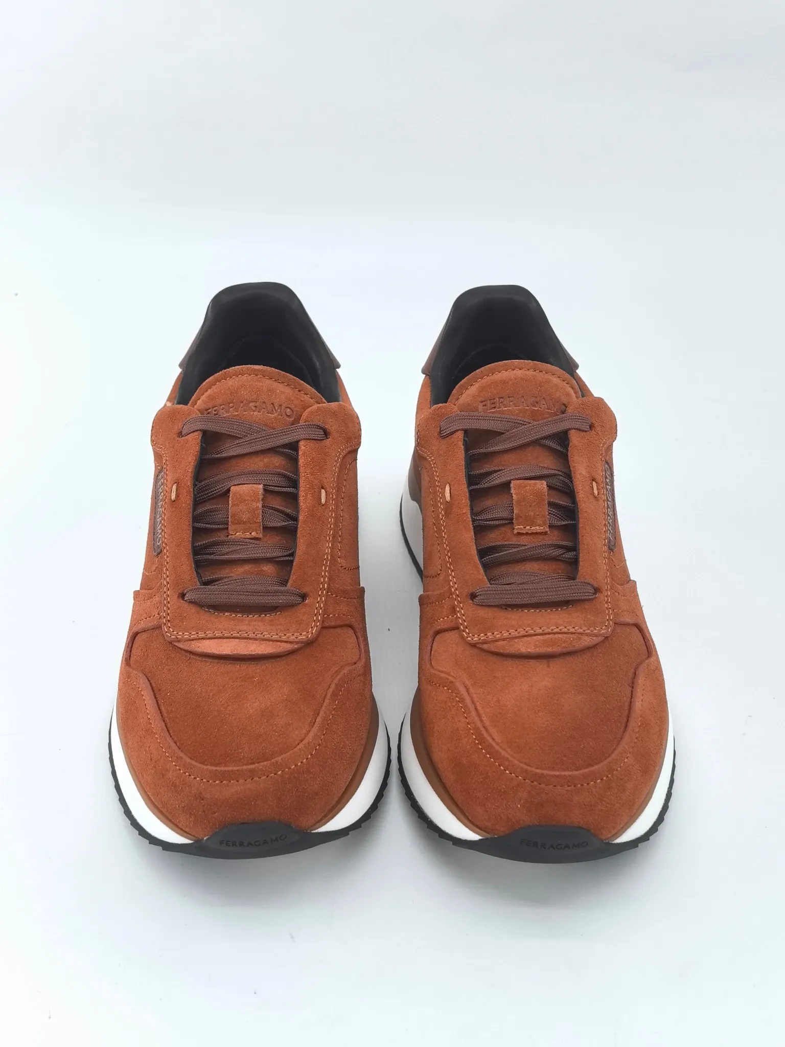 [Ferragam] Top P: 780💰 ▪️Size: 39-44 (38.45 custom-made) FERRAGAMO Ferragam 🔍Top purchasing agent 🇮🇹 Ferragam Street-charming casual shoe series, the counter sells the original configuration simultaneously, Italian imported cowhide fabric, high-quality splicing technology, imported water-dyed cow lining , soles: original foam outsole specially provided by the original factory, original factory follow-up goods, 🔍 high quality, can be entered and exited the counter at will, welcome to compare and synchronize with the counter.